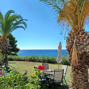 Nerissa 2, Two Bedroom House With Sea View Holiday home